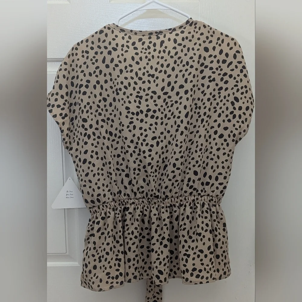 Wild Love Beige and black Elastic Waist Blouse size Large - Picture 2 of 7